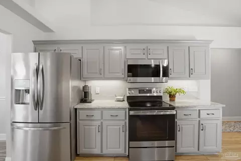 Kitchen - 4249 Spindlewick Dr, Pace, FL 32571 photo 4 of 4