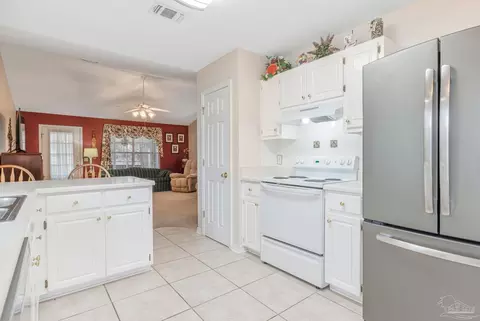 Kitchen - 6544 Eagle Crest Dr, Milton, FL 32570 photo 2 of 5