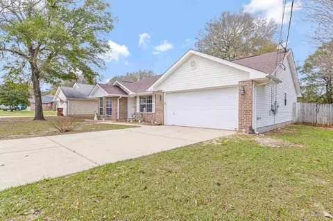 Exterior - 6544 Eagle Crest Dr, Milton, FL 32570 photo 2 of 20