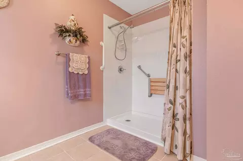 Bath - 6544 Eagle Crest Dr, Milton, FL 32570 photo 4 of 5