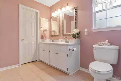 Bath - 6544 Eagle Crest Dr, Milton, FL 32570 photo 3 of 5