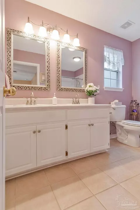 Bath - 6544 Eagle Crest Dr, Milton, FL 32570 photo 2 of 5