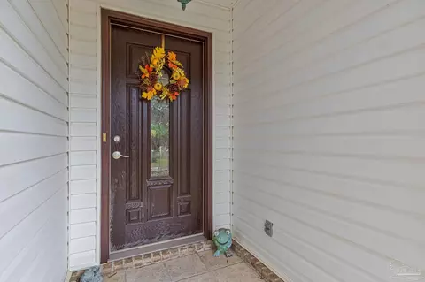 Entry Way - 6544 Eagle Crest Dr, Milton, FL 32570 photo 2 of 2
