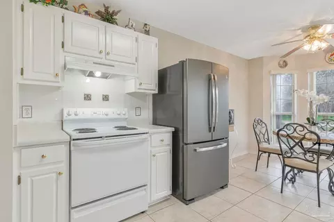 Kitchen - 6544 Eagle Crest Dr, Milton, FL 32570 photo 4 of 5