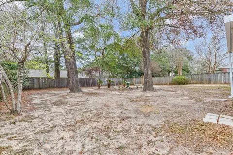 Exterior - 6544 Eagle Crest Dr, Milton, FL 32570 photo 16 of 20