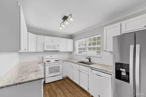 Kitchen - 3844 Stefani Rd, Cantonment, FL 32533 photo 1 of 3