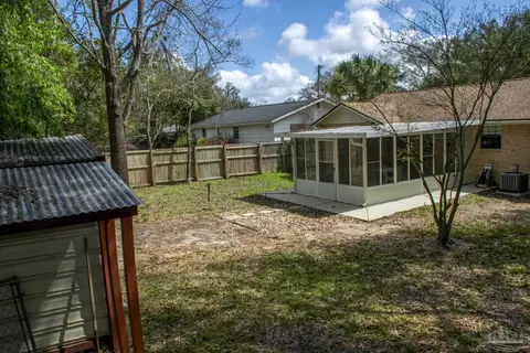 Exterior - 6514 Oakcrest Rd, Milton, FL 32570 photo 9 of 15