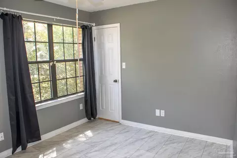 Bedroom - 6514 Oakcrest Rd, Milton, FL 32570 photo 6 of 9