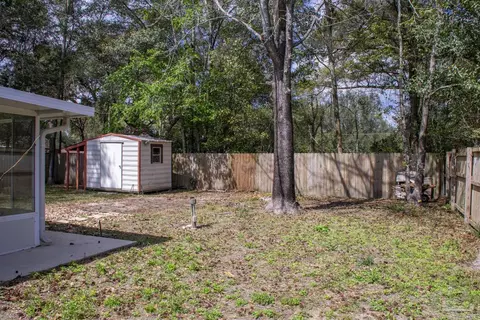 Exterior - 6514 Oakcrest Rd, Milton, FL 32570 photo 3 of 15