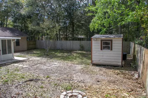 Exterior - 6514 Oakcrest Rd, Milton, FL 32570 photo 7 of 15