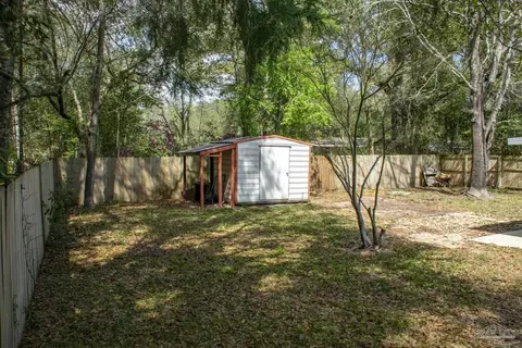 Exterior - 6514 Oakcrest Rd, Milton, FL 32570 photo 13 of 15