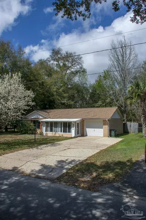 6514 Oakcrest Rd, Milton, FL 32570