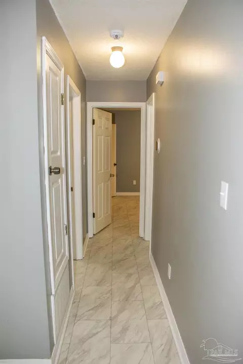 Entry Way - 6514 Oakcrest Rd, Milton, FL 32570 photo 5 of 5