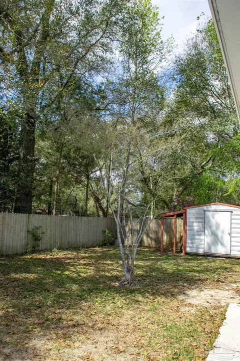Exterior - 6514 Oakcrest Rd, Milton, FL 32570 photo 12 of 15
