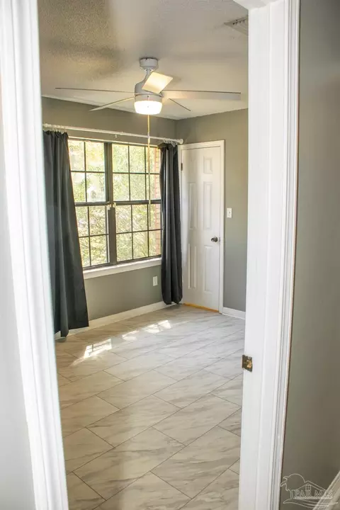 Bedroom - 6514 Oakcrest Rd, Milton, FL 32570 photo 5 of 9