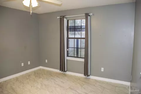 Bedroom - 6514 Oakcrest Rd, Milton, FL 32570 photo 2 of 9