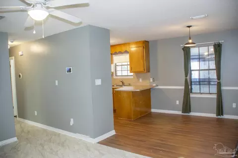 Entry Way - 6514 Oakcrest Rd, Milton, FL 32570 photo 2 of 5