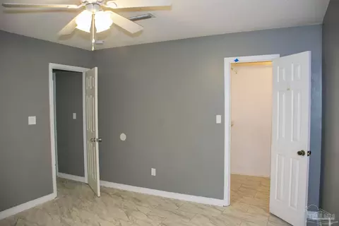 Bedroom - 6514 Oakcrest Rd, Milton, FL 32570 photo 4 of 9