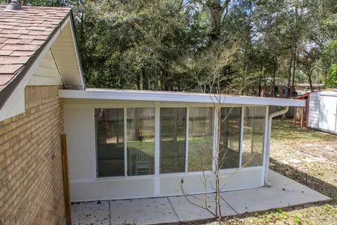 Exterior - 6514 Oakcrest Rd, Milton, FL 32570 photo 4 of 15