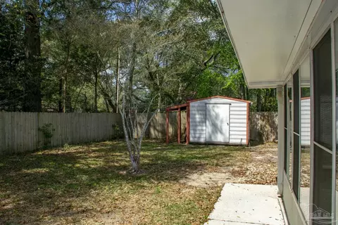 Exterior - 6514 Oakcrest Rd, Milton, FL 32570 photo 14 of 15