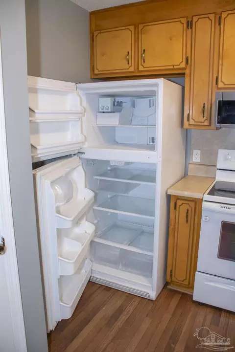Kitchen - 6514 Oakcrest Rd, Milton, FL 32570 photo 3 of 5