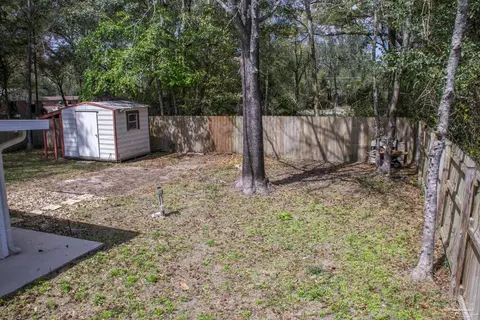 Exterior - 6514 Oakcrest Rd, Milton, FL 32570 photo 2 of 15