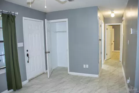 Entry Way - 6514 Oakcrest Rd, Milton, FL 32570 photo 1 of 5