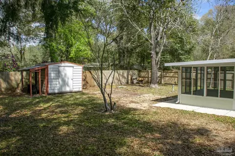 Exterior - 6514 Oakcrest Rd, Milton, FL 32570 photo 10 of 15