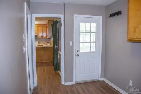 Entry Way - 6514 Oakcrest Rd, Milton, FL 32570 photo 3 of 5