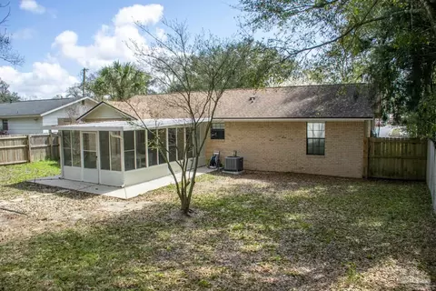 Exterior - 6514 Oakcrest Rd, Milton, FL 32570 photo 8 of 15