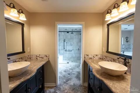 Bath - 7608 River Rd, Milton, FL 32583 photo 2 of 4