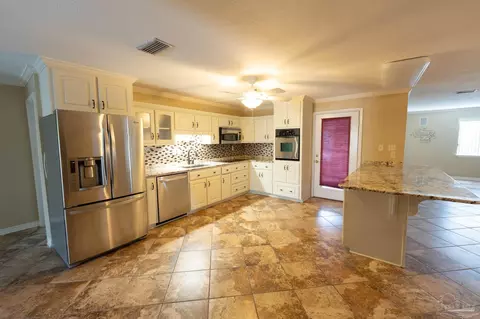 Kitchen - 7608 River Rd, Milton, FL 32583 photo 1 of 3