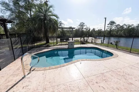 Exterior - 7608 River Rd, Milton, FL 32583 photo 6 of 6