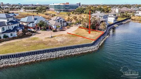 16 Wharf Ave, Pensacola, FL 32502