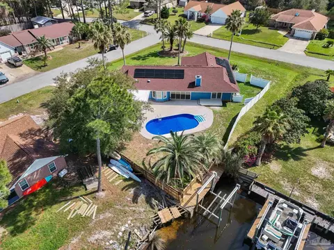 2966 Duke Dr, Gulf Breeze, FL 32563