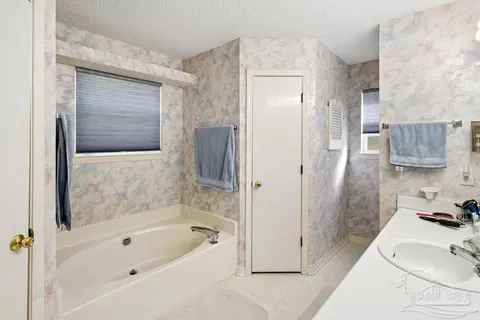 Bath - 2510 Thomas Mccall Ln, Mcdavid, FL 32568 photo 3 of 3