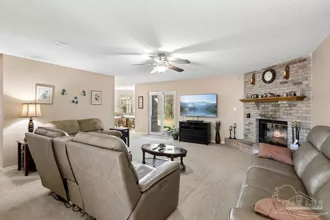 Living - 2510 Thomas Mccall Ln, Mcdavid, FL 32568 photo 3 of 3