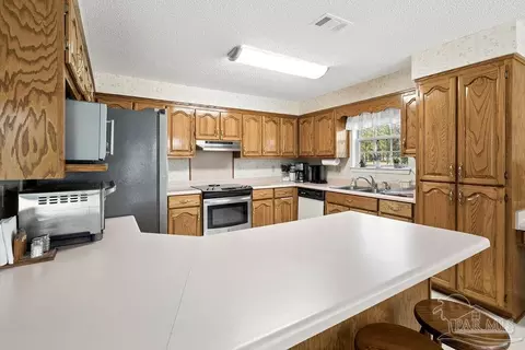 Kitchen - 2510 Thomas Mccall Ln, Mcdavid, FL 32568 photo 4 of 5