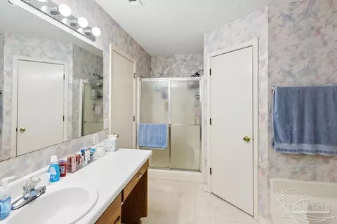 Bath - 2510 Thomas Mccall Ln, Mcdavid, FL 32568 photo 2 of 3