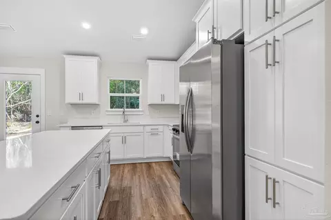 Kitchen - 1056 Barth Rd, Molino, FL 32577 photo 5 of 7