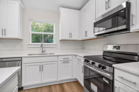 Kitchen - 1056 Barth Rd, Molino, FL 32577 photo 1 of 7
