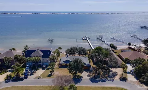 2017 Jessica Way, Navarre, FL 32566