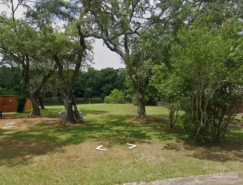 3420 Bayou Dr, Pensacola, FL 32505