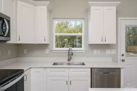 Kitchen - 296 Park Ln, Crestview, FL 32536 photo 4 of 4