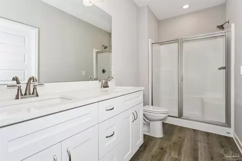 Bath - 296 Park Ln, Crestview, FL 32536 photo 1 of 2