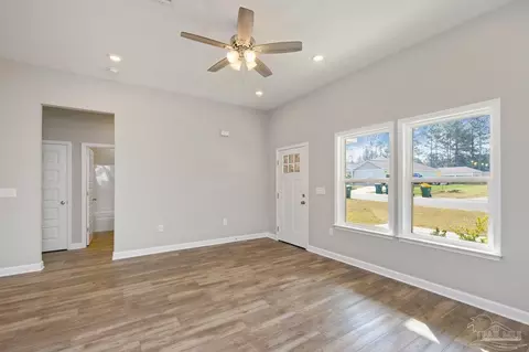 Living - 296 Park Ln, Crestview, FL 32536 photo 2 of 3