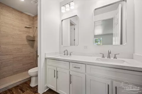 Bath - 5293 Conecuh St, Milton, FL 32570 photo 3 of 4