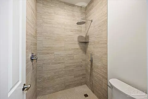 Bath - 5293 Conecuh St, Milton, FL 32570 photo 4 of 4
