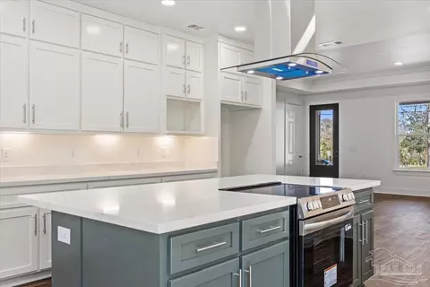 Kitchen - 5293 Conecuh St, Milton, FL 32570 photo 2 of 5