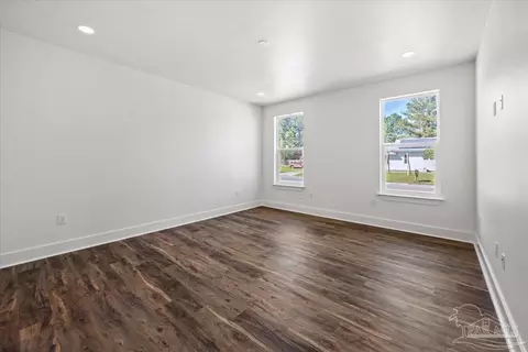 Living - 5293 Conecuh St, Milton, FL 32570 photo 5 of 6